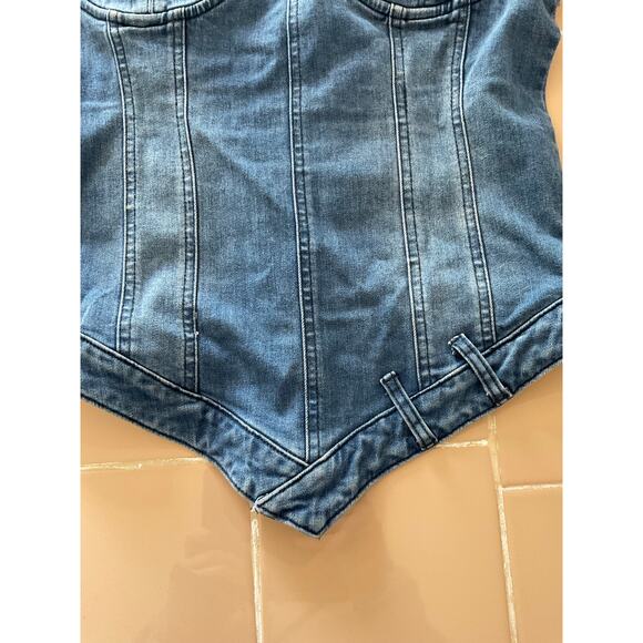 Akira Strapless Denim Top Size Medium Wire Cups Back Zip Seam Detailing Stretch - Picture 4 of 7